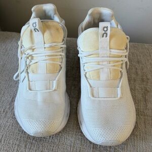 On Running Athletic Shoes